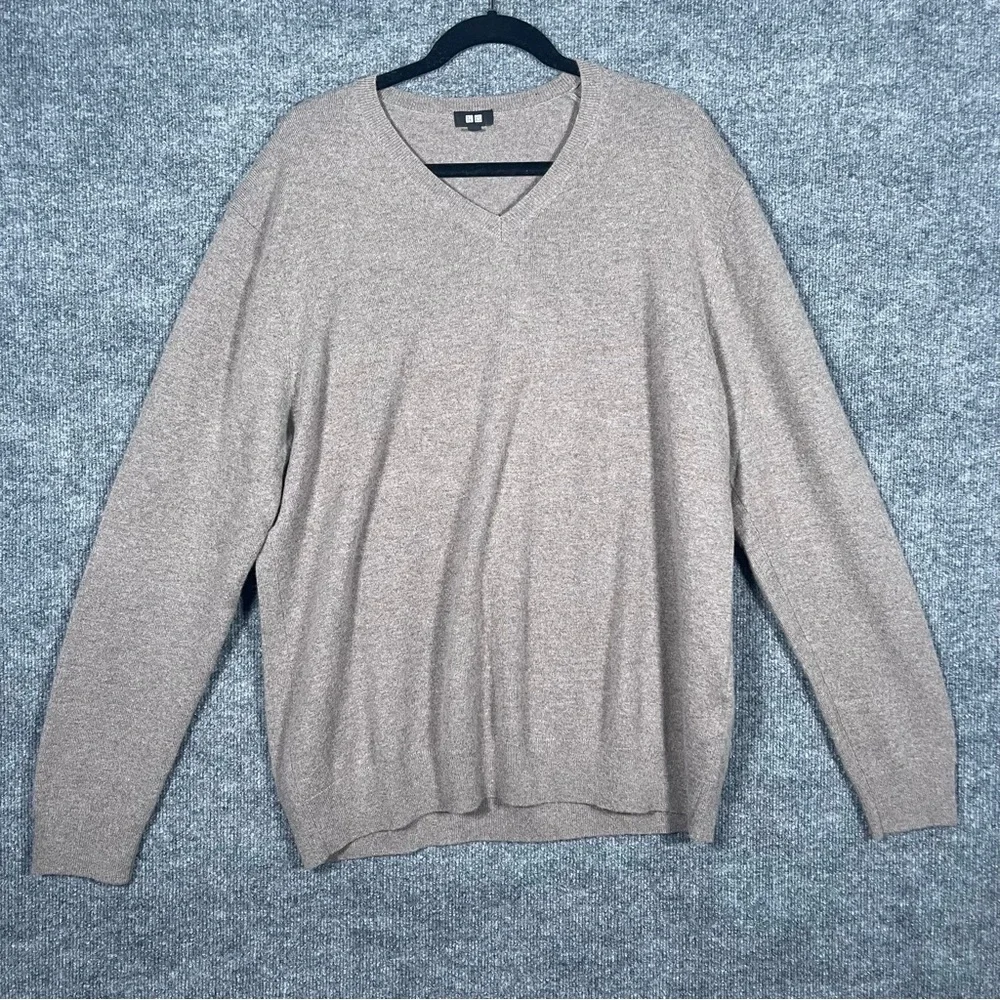 Uniqlo Men’s‎ XXL 100% Cashmere V Neck Sweater Oatmeal Light Brown Preppy Casual